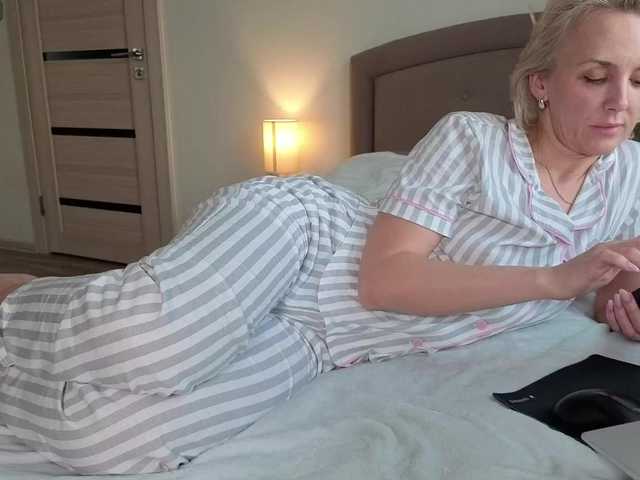 Alenaa's BongaCams show and profile