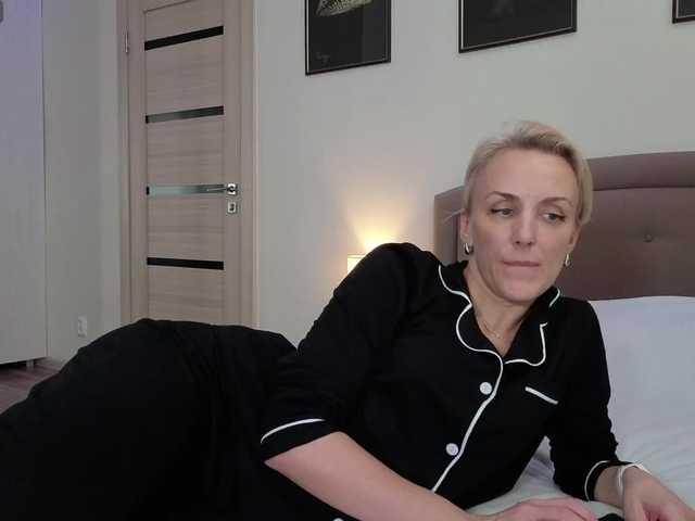 Alenaa's BongaCams show and profile