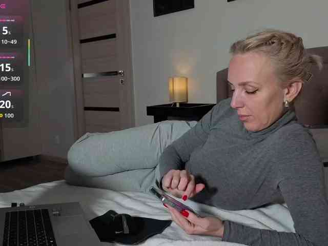 FemdomLadyMaria webcam