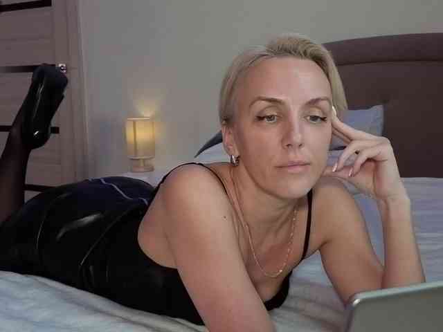 FemdomLadyMaria webcam