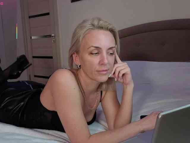 FemdomLadyMaria webcam