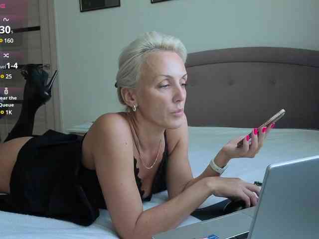 FemdomLedyMaria webcam