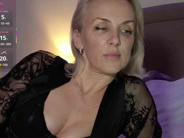FemdomLadyMaria webcam