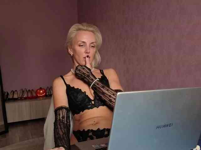FemdomLadyMaria webcam