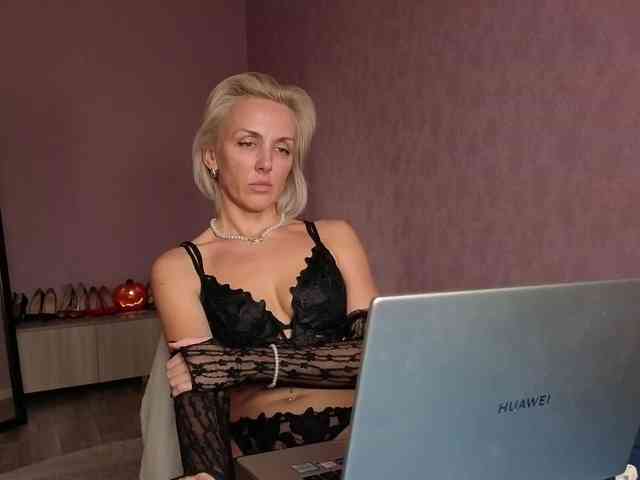 FemdomLadyMaria webcam