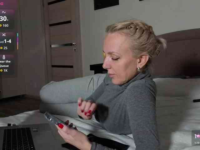 FemdomLadyMaria webcam