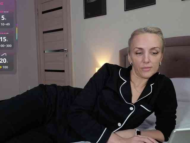 FemdomLadyMaria webcam