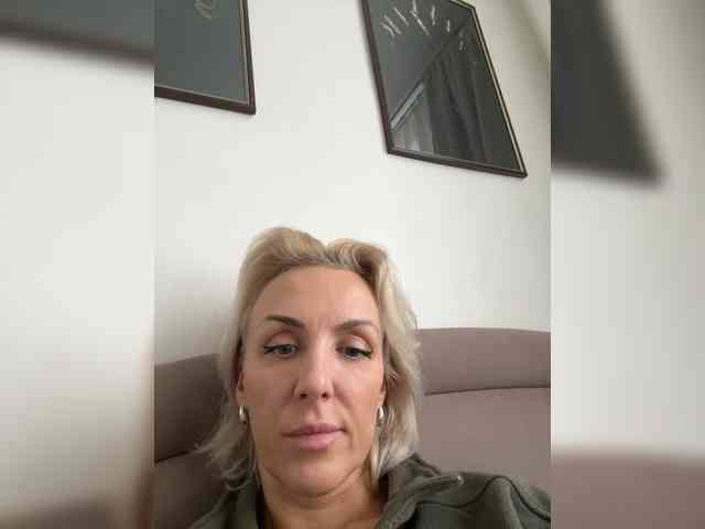 Alenaa Live Webcam on BongaCams