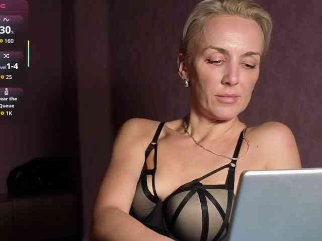 FemdomLadyMaria webcam