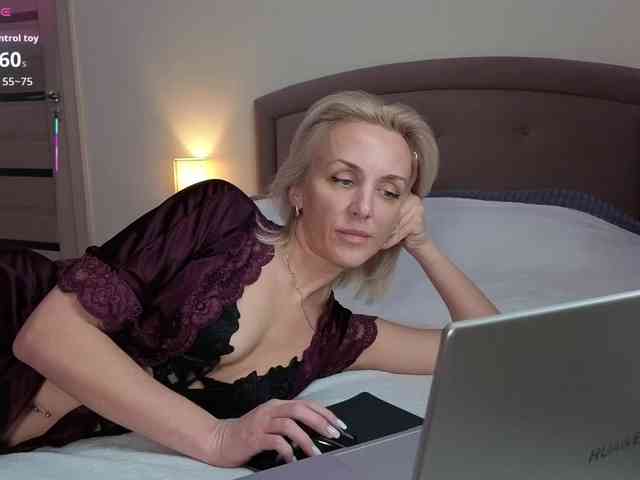 FemdomLadyMaria webcam