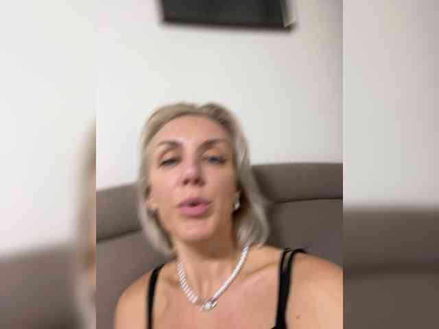 FemdomLadyMaria webcam