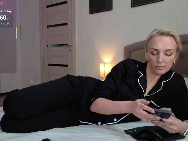 FemdomLadyMaria webcam