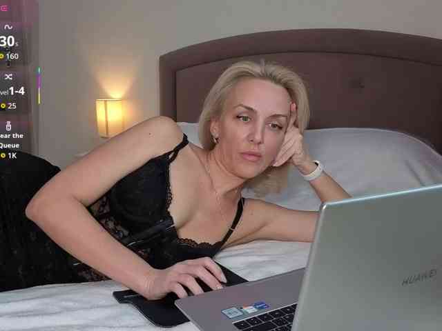 FemdomLadyMaria webcam