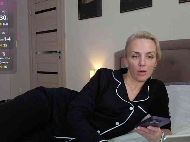 FemdomLadyMaria webcam