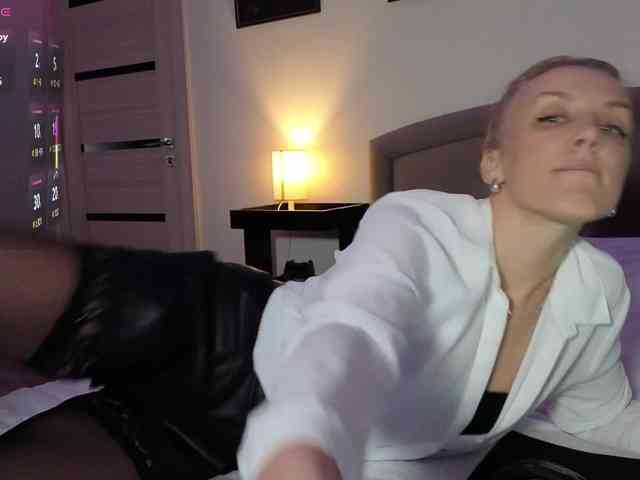FemdomLadyMaria webcam