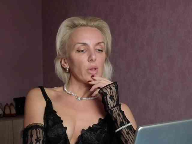 FemdomLadyMaria webcam