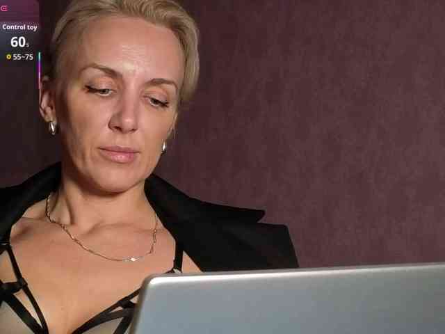 FemdomLadyMaria webcam