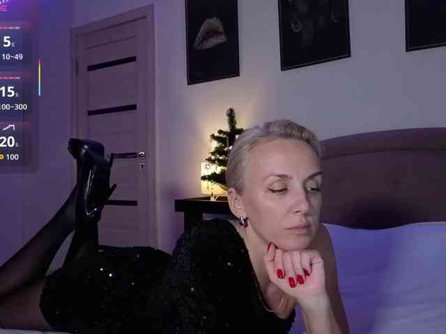 FemdomLadyMaria webcam