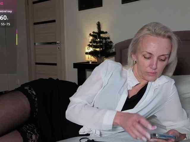 FemdomLadyMaria webcam