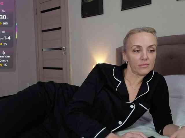 FemdomLadyMaria webcam