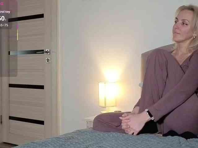 FemdomLadyMaria webcam