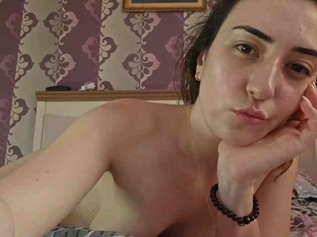AlejandraDelane webcam