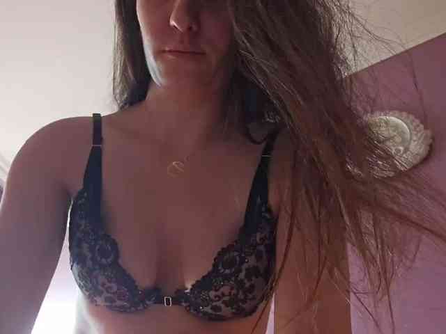 AlejandraDelane webcam