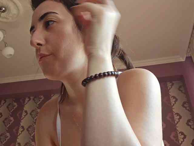 AlejandraDelane webcam
