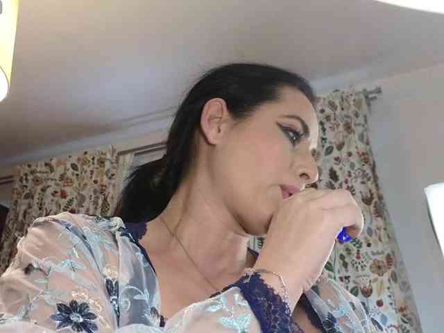 hotmomcheckk webcam