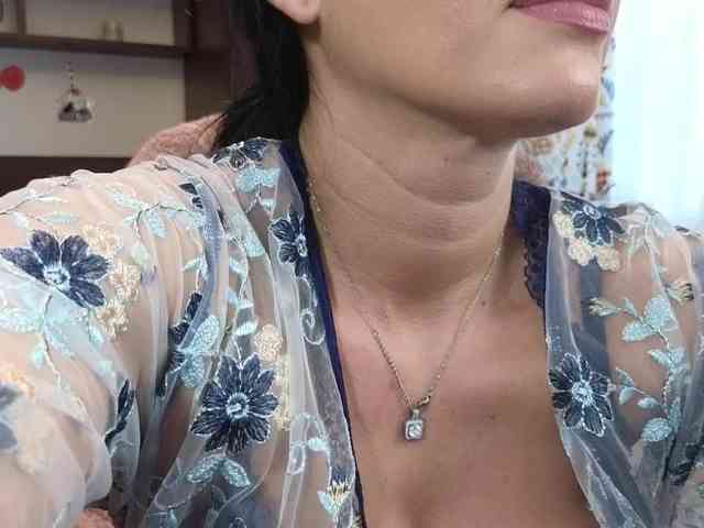 hotmomcheckk webcam