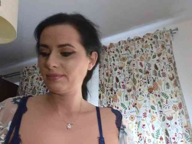 hotmomcheckk webcam