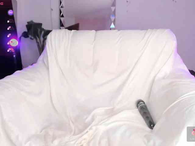 LauryHills webcam