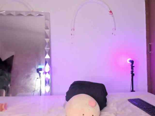 LauryHills webcam
