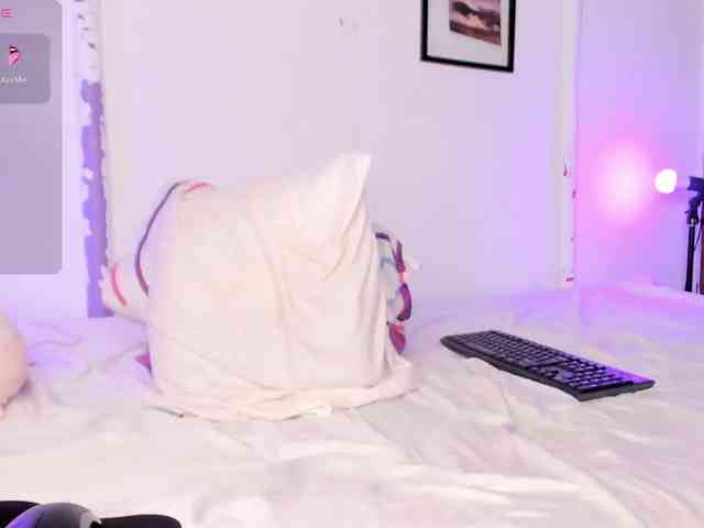 LauryHills webcam