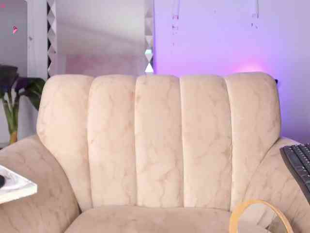 LauryHills webcam