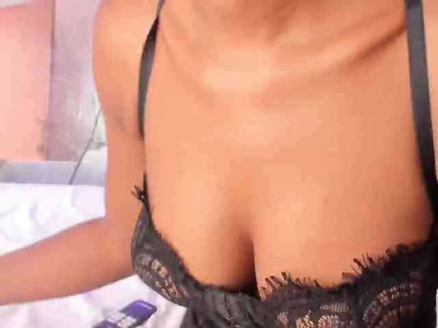LauryHills webcam