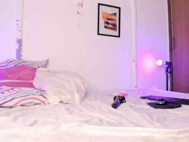 LauryHills webcam