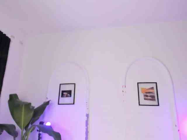 LauryHills webcam