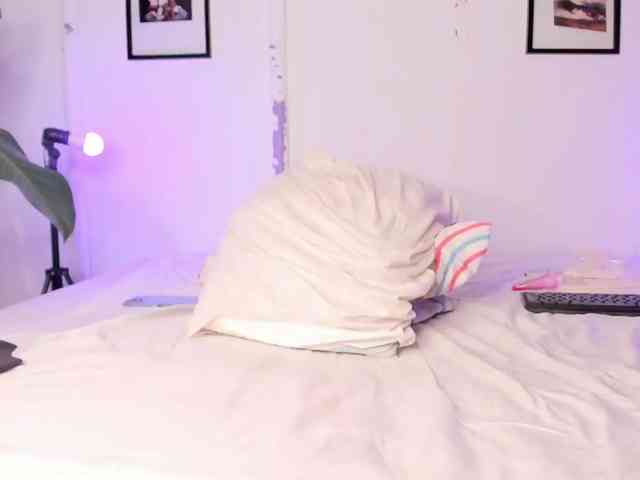 LauryHills webcam