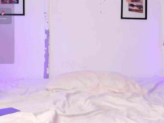 LauryHills webcam