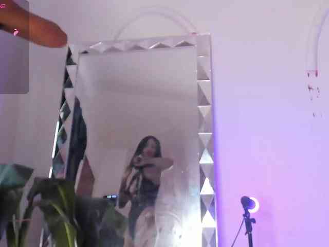 LauryHills webcam