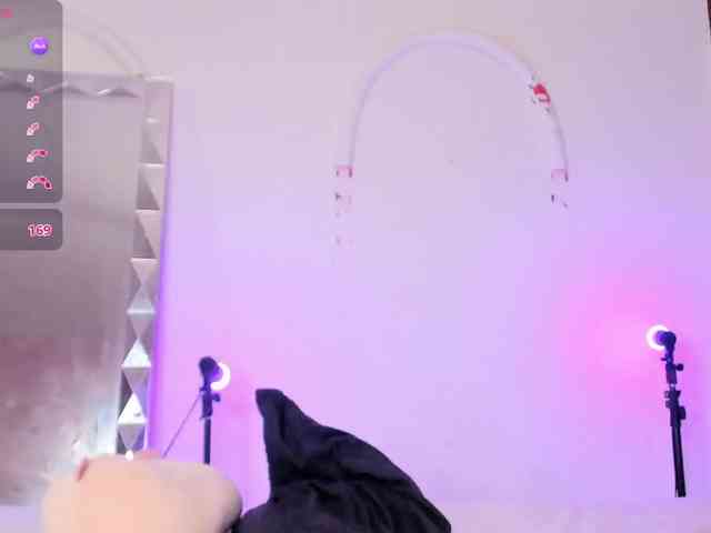 LauryHills webcam