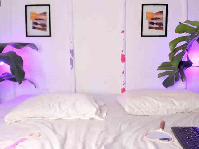 LauryHills webcam