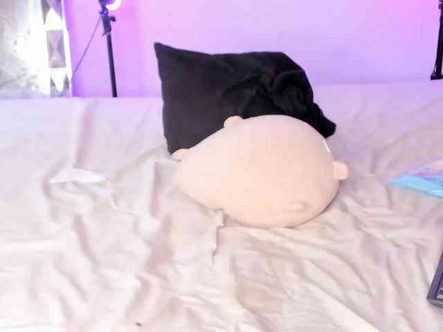 LauryHills webcam