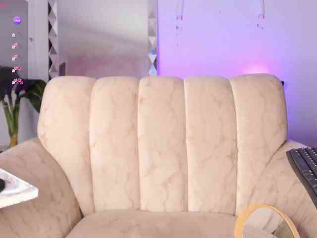 LauryHills webcam