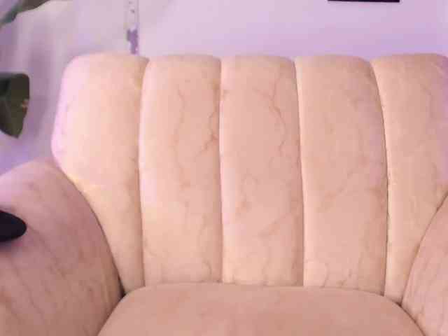 LauryHills webcam