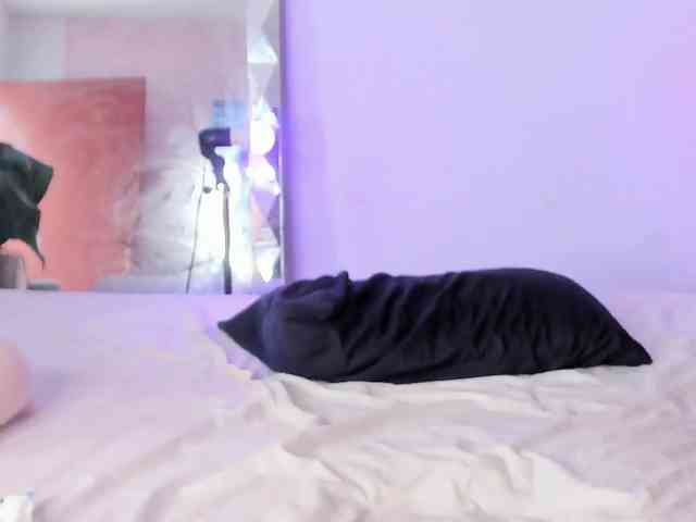 LauryHills webcam