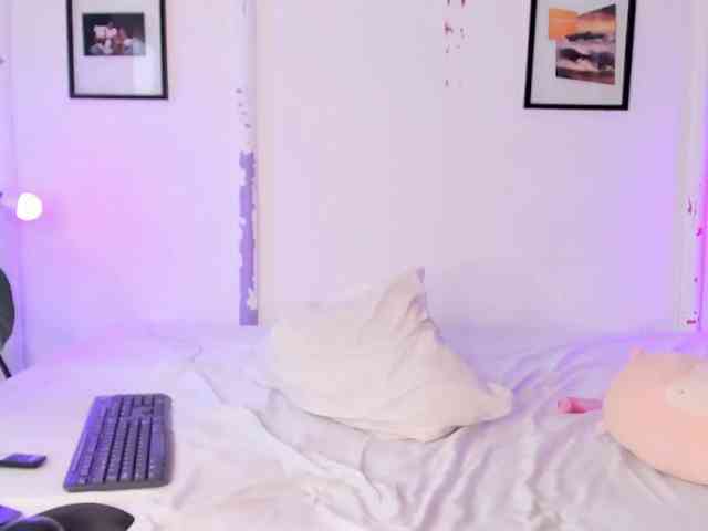 LauryHills webcam