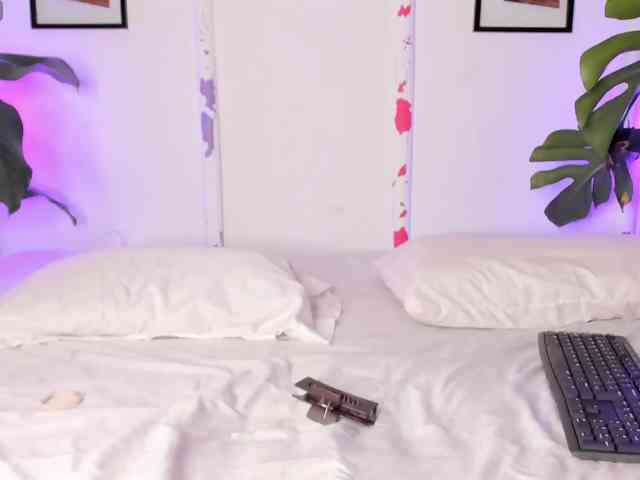 LauryHills webcam