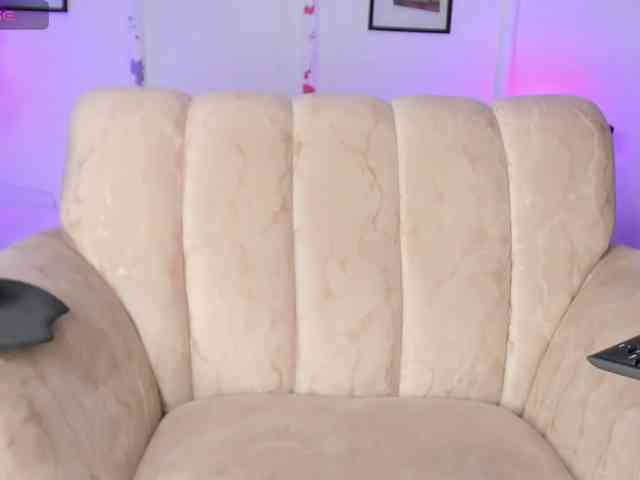 LauryHills webcam